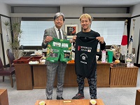 総合格闘家の中坪涼二氏と記念撮影