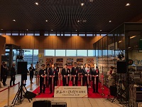 「ぎふ旅×ひだ号」出発式でのテープカットの様子