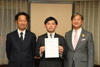 委託交付式の様子