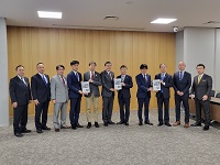 岐阜県に対し飛騨地域基盤整備促進期成同盟会による要望の様子