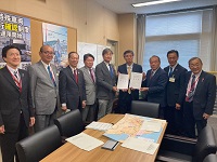 佐々木俊一国土交通省道路局次長に対する要望面談の様子