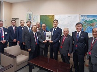 井﨑信也同省水管理・国土保全局次長と県砂防協会のみなさん