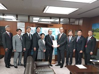 吉岡幹夫国土交通事務次官に対し要望書を手交