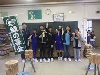 完成したなべしきを持って集合写真
