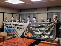 デンバー高校生派遣事業に参加する高山工業高等学校の生徒ら