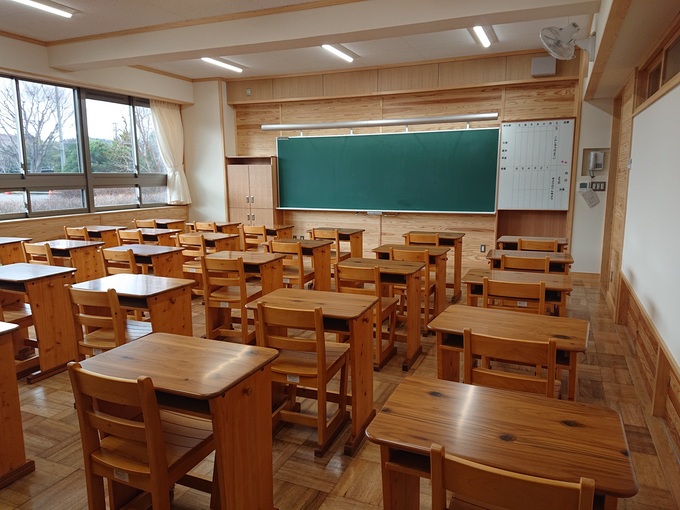 三枝小学校 教室写真