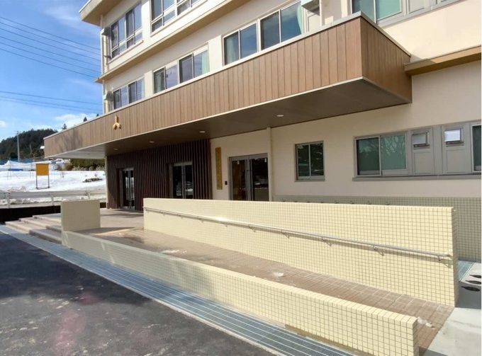 三枝小学校 昇降口写真