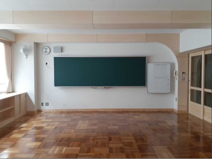 江名子小学校 普通教室正面写真