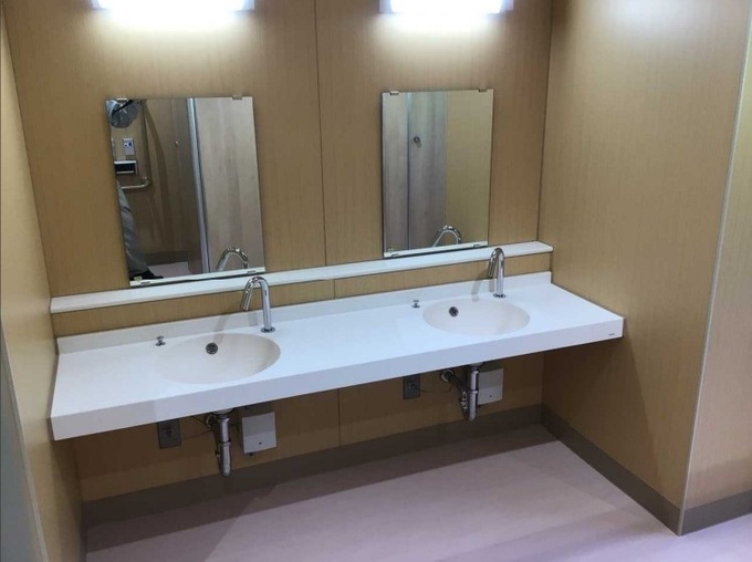 江名子小学校 トイレ手洗い器写真