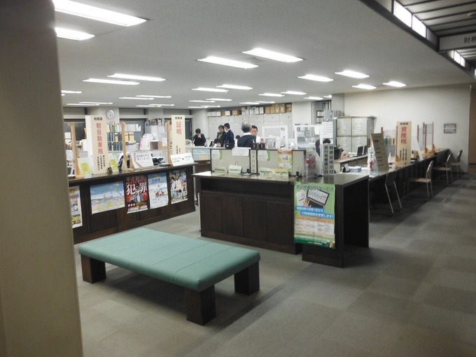 市役所2階 税務課写真