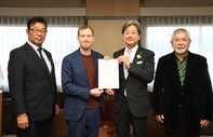 地域おこし協力隊員交付式の様子