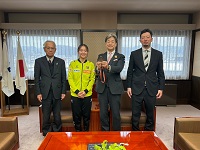 女子ハンドボールアジア選手権大会での優勝を報告した飛騨高山ブラックブルズ岐阜所属の齊藤詩織選手