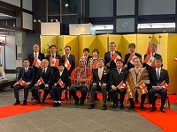 ウルバンバ郡長歓迎セレモニーでの記念撮影