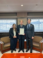 「防災活動大賞」グランプリを受賞された大八まちづくり協議会笠井新治会長ら