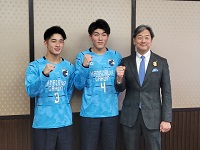 全国高校サッカー選手権大会に出場した山崎獅音さんと山下聖真さん