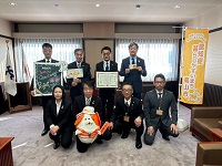 「優秀賞」を受賞された皆さまと記念撮影