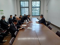 菅野裕人財務省主計局主計官に対し除雪費等要望面談を行う市長ら