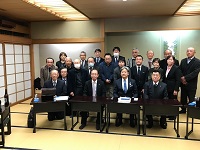 高根町づくりの会の皆さまと記念撮影