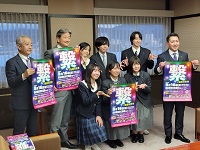 MAP'06実行委員会の高校生らと記念撮影