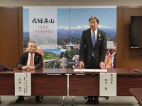 全国山・鉾・屋台保存連合会会長就任に関する記者発表を行う市長