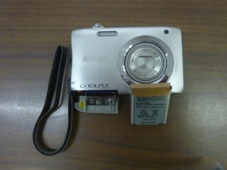 テープで絶縁処理したリチウムイオン電池の写真