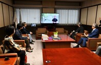 受賞報告の様子