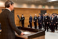 職員へ向け新年度の訓示を行う市長