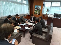 高見康裕国土交通大臣政務官との要望面談の様子