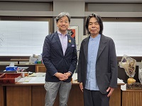 面談を行った日比野克彦東京藝術大学学長との記念撮影