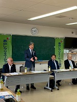 高山レクリエーション協会総会であいさつする市長