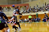 飛騨高山ブラックブルズ岐阜VS三重バイオレットアイリス戦でシュートするブルズの選手