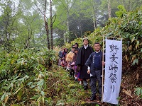 野麦峠の工女行列に参加する市長
