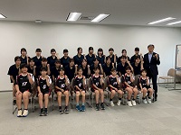 全国大会に出場される飛騨高山ブラックブルズジュニアと飛騨高山高等学校女子ハンドボール部のみなさん