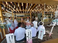 桜山風鈴まつりオープニングであいさつする市長