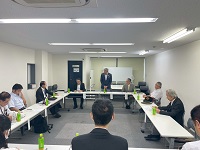 全国山・鉾・屋台保存連合会常務理事懇談会であいさつする市長