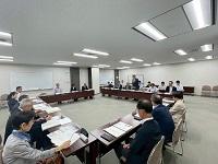 市文化協会「市長と語る会」であいさつする市長