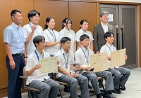 全国パソコン技能競技大会で団体優勝した高山西高等学校情報ビジネス部の生徒ら