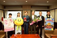 2025たけふ菊人形およびたけふレビューの開催をPRされたOSK日本歌劇団の椿りょうさんら