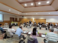 御嶽山国定公園(仮称)の意見交換会であいさつする市長