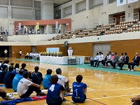 開会式であいさつする市長