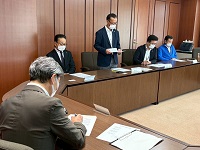 新宮園スタッフと意見交換を行う市長