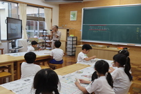 本郷小　木の笛つくり