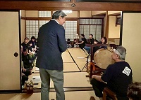 仙人台屋台囃子練習を行うみなさんを激励する市長