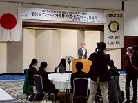 開会式であいさつする市長