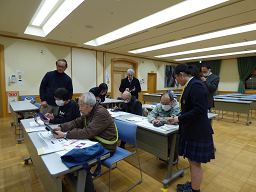 飛騨高山高校生徒が説明会をサポート
