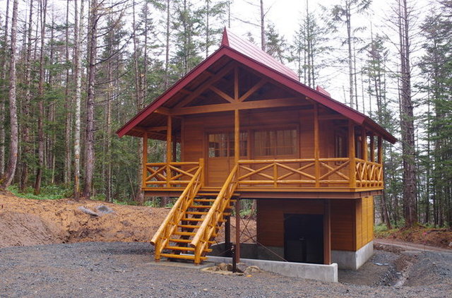 山小屋 完成写真(斜め前)