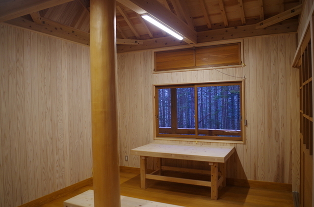 山小屋 内観写真
